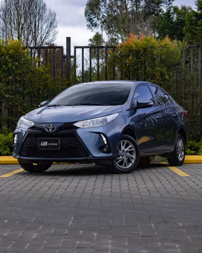 TOYOTA YARIS XS SEDÁN 2023