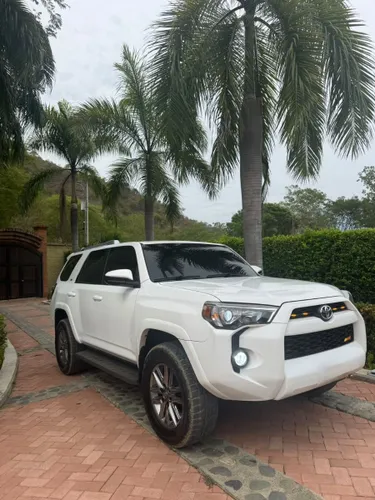 Toyota 4Runner sr5 2016