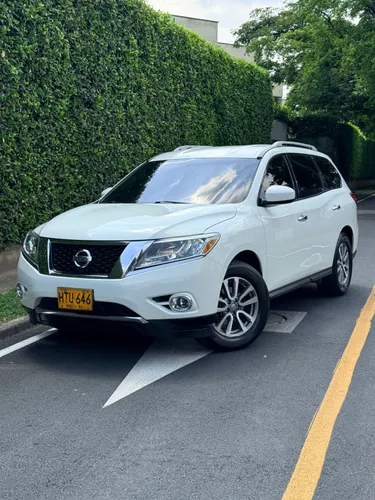Nissan Pathfinder SV 2013