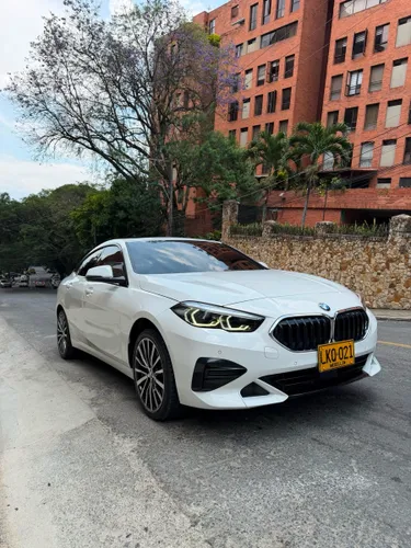 BMW 220i SPORTLINE  MODELO 2023