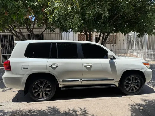 Toyota Sahara lc200 2013 europea 272HP-650NM