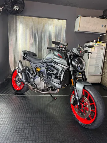 Ducati Monster 937 plus