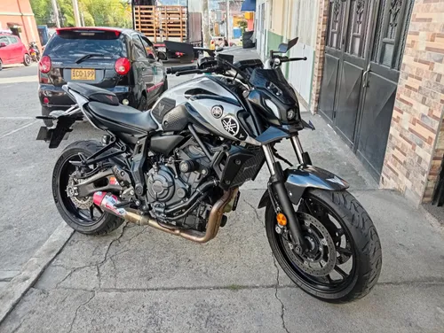 MT 07 YAMAHA MULTICOLOR