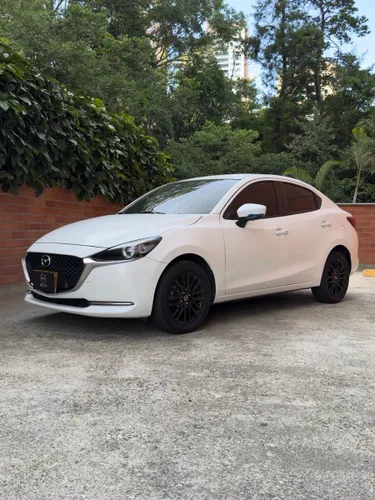 Mazda 2 grand touring LX sedan
