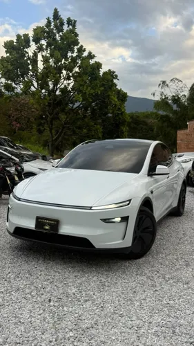 Tesla Model Y 2026
