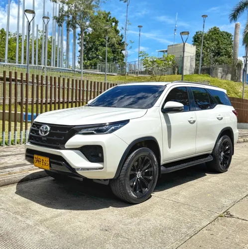 TOYOTA FORTUNER SR 2021