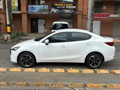Mazda 2 sedan grand touring 2025