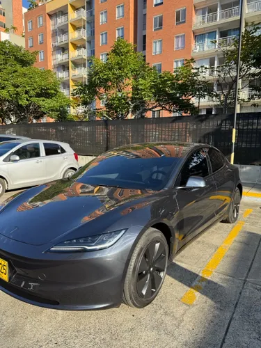 TESLA MODEL 3 2026