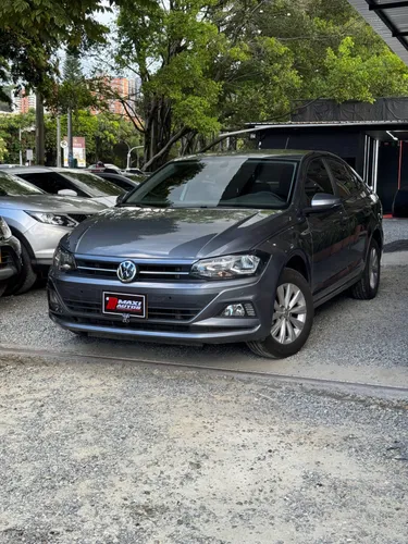 VOLKSWAGEN VIRTUS COMFORTLINE 2022 AT 1.6L GRIS 40.400KMS