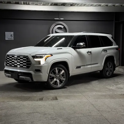 Toyota Sequoia Capstone 2026 Seminueva