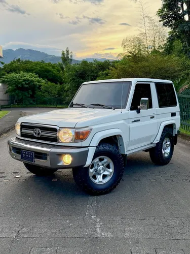 Toyota Land Cruiser GRJ71 LX 2011