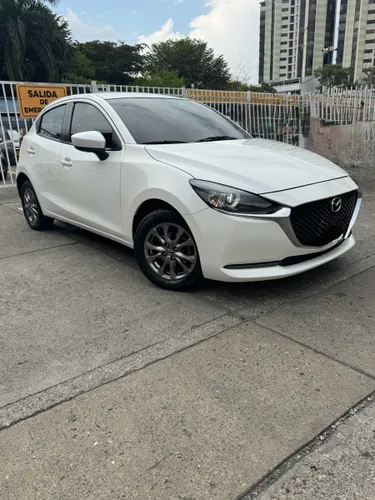 Mazda 2 Hermoso Touring AT - Modelo 2021