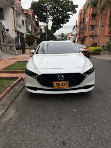 Mazda 3 grand touring híbrido