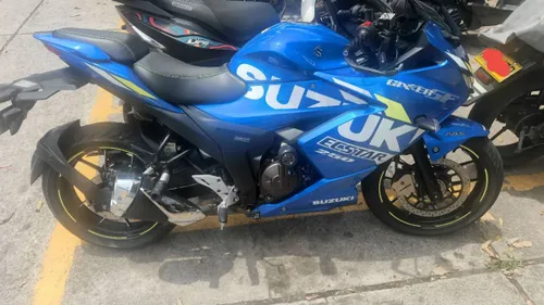 Suzuki Gixxer 250 sf modelo 2023
