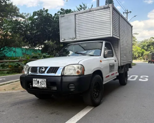 NISSAN FRONTIER 2013