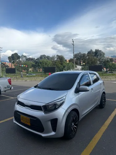 Kia picanto 2022 con 23500 km