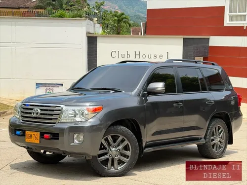 Toyota Sahara LC200 2015 vx Diesel blindaje 2 plus
