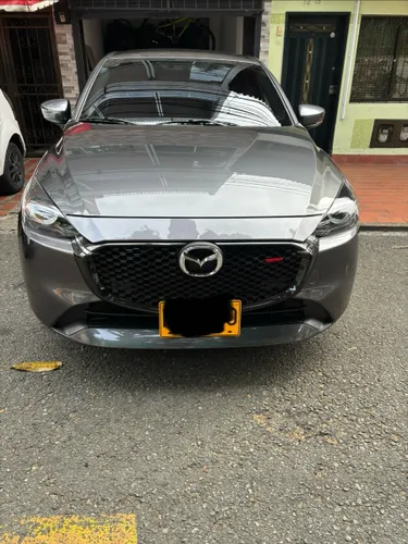 Mazda 2 Grand Touring LX sedán