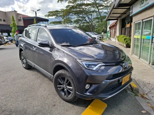 Toyota RAV4 2.0 Street