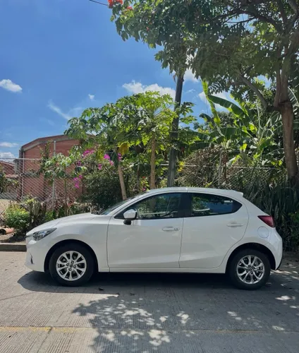 Mazda 2 Touring Automático.Unico propietaria. Excelente estado