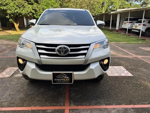 TOYOTA  FORTUNER SW4