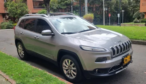 VENDO JEEP CHEROKEE LIMITED 2015 .