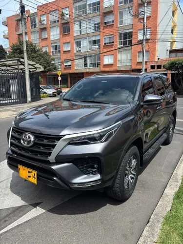 Toyota fortuner sr 2.4 diesel 2023 4x2