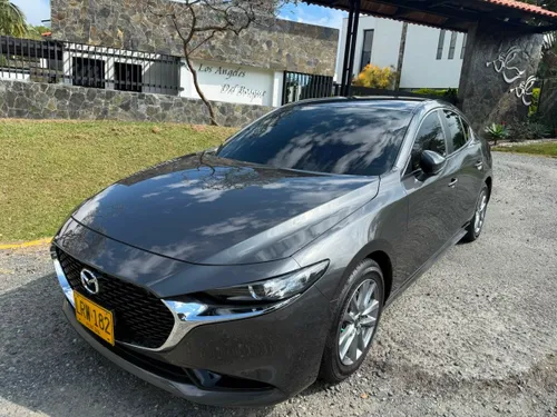 Mazda 3 touring híbrido modelo 2023