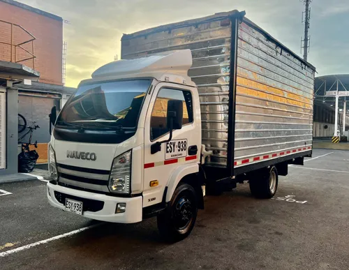 NAVECO CAMION FURGÓN 2020