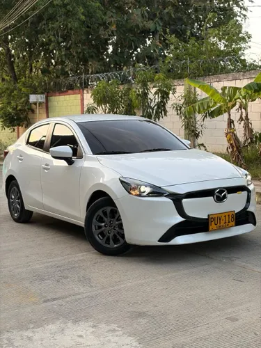 Mazda 2 touring 1.5 2026