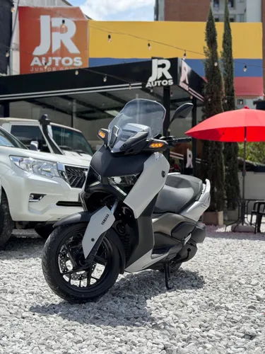 YAMAHA XMAX 2025  300 CC