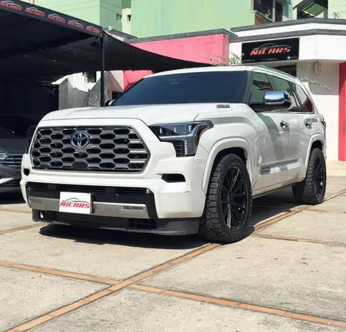 Toyota Sequoia Capstone 2024