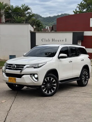 TOYOTA FORTUNER SRV 2019