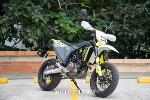 HUSQVARNA 701 SUPERMOTO 2024