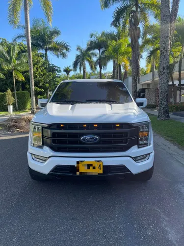 FORD F-150 LARIAT SPORT