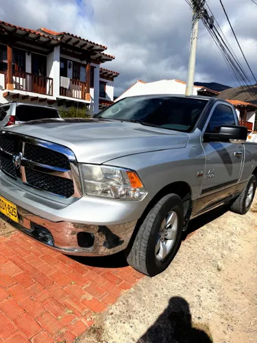 DODGE RAM 1500 SLT 4X4