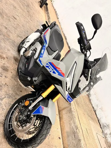 Honda x-adv 750 2025