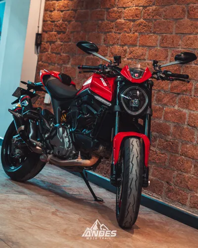Ducati Monster 937 plus 2024