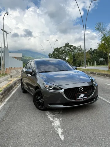 Mazda 2 Touring Automático 2023