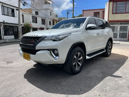 Se vende Toyota Fortuner SVR 2.7 modelo 2020 4x2