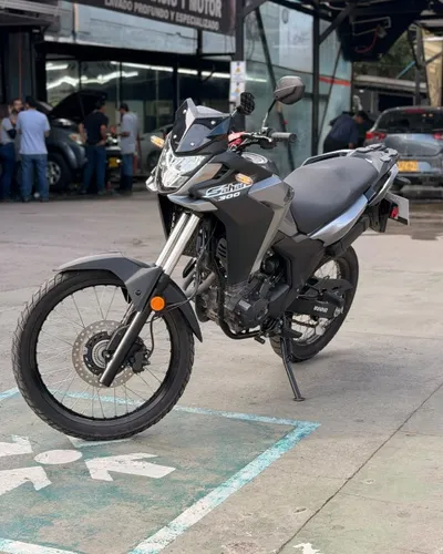 Honda Sáhara 300 2025