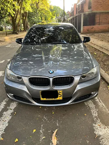 BMW 320i en perfecto estado  10-10
