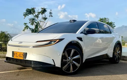 Toyota bZ5 S-Mart 100 eléctrico 2025