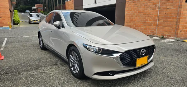 Mazda 3 Touring Hibrido 2023 