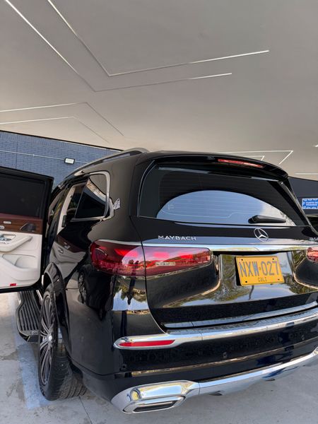 La Mercedes-Maybach GLS 600 2025 - imagen secundaria 1