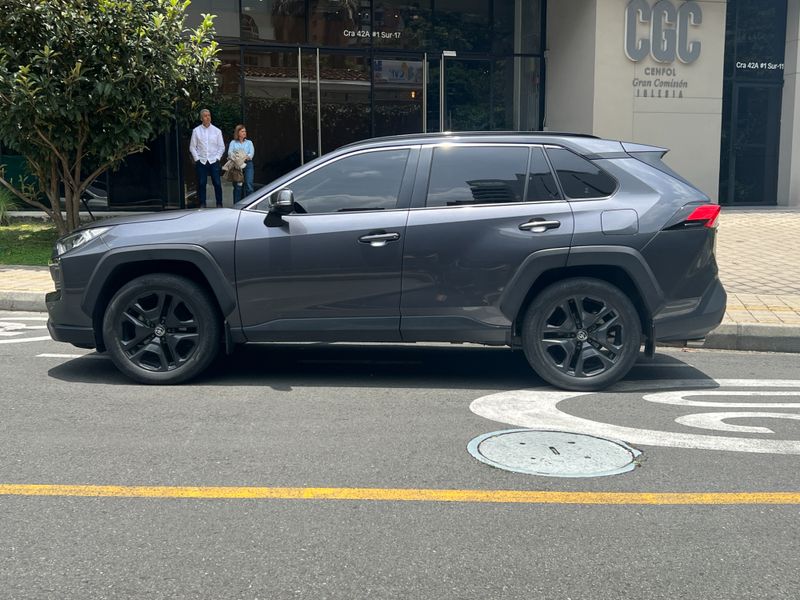 Toyota Rav4 2.5 XROAD 2022 - imagen secundaria 1