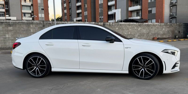 Mercedes Benz A200 AMG 2022 - imagen secundaria 2
