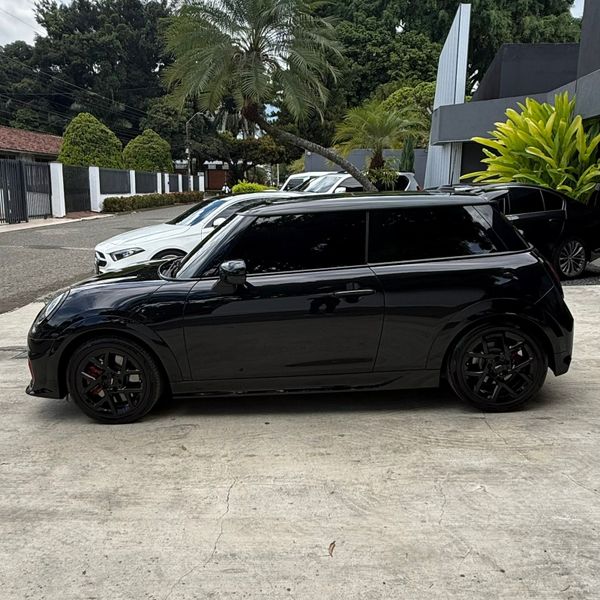 Mini Jhon Cooper Works - 2026 - imagen secundaria 1