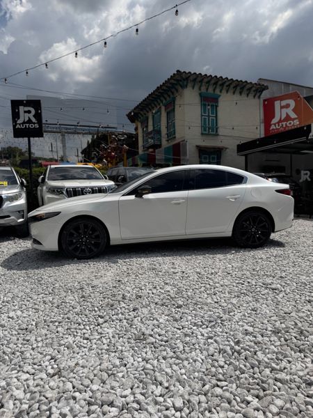 MAZDA 3 GT LX CARBON EDITION 2025 - imagen secundaria 2