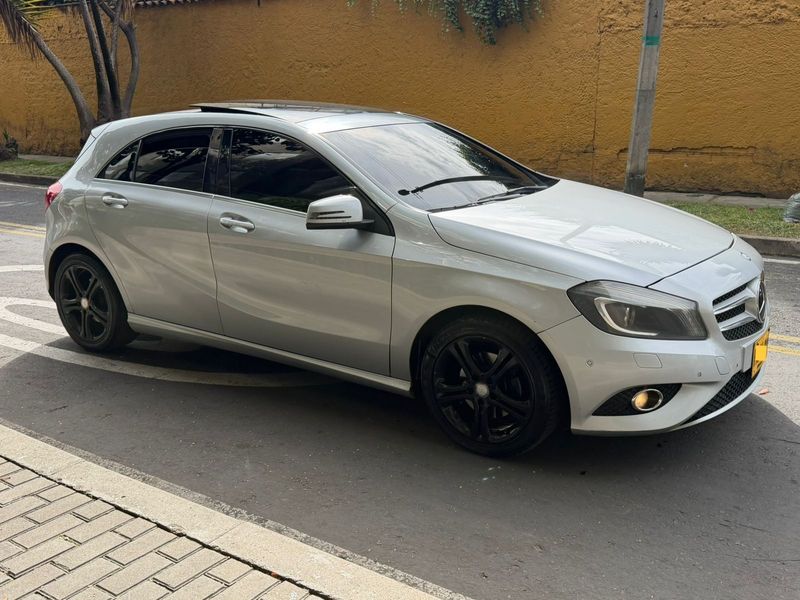Mercedes Benz A 200 2014 - imagen secundaria 2